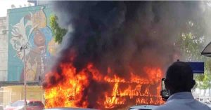 Salvador: Ônibus da Plataforma pega fogo no Comércio - revistadoonibus