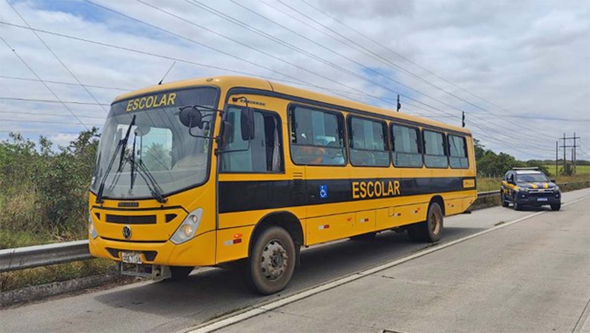 PB: PRF flagra ônibus escolar em situação irregular