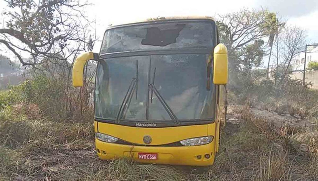 AL: Ônibus rodoviário pega fogo em Marechal Deodoro - revistadoonibus