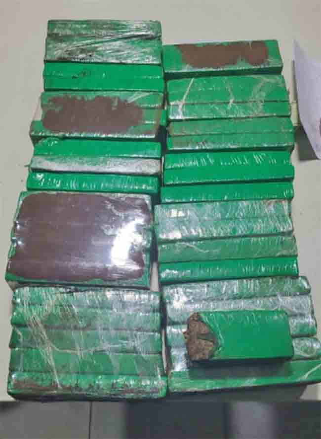 Teresina: Passageira é presa com material entorpecente - revistadoonibus