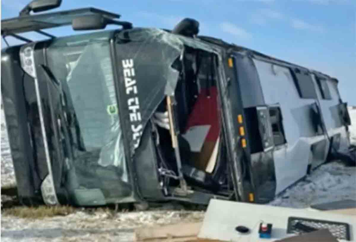 Vídeo: Ônibus de Shania Twain tomba deixando 13 feridos - revistadoonibus